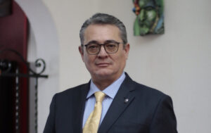 Héctor Alcázar 