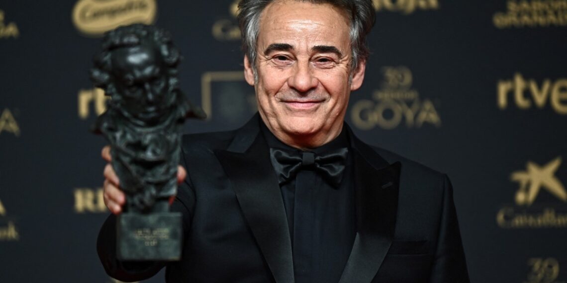 Eduard Fernández se llevó el Goya como Mejor Actor. (Photo by JORGE GUERRERO / AFP)