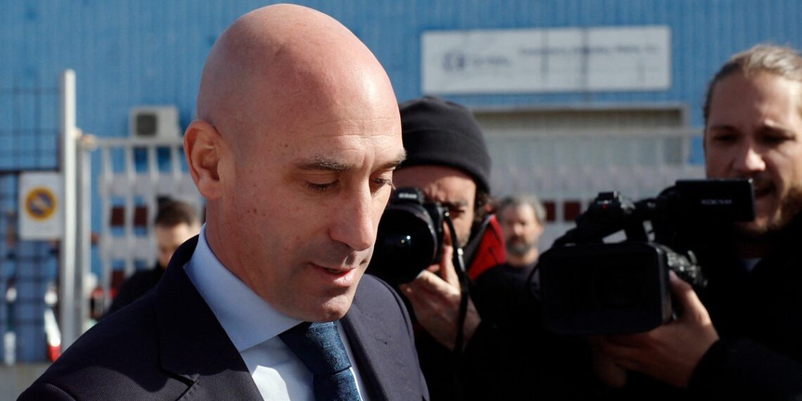 Luis Rubiales seguirá en las cortes españolas por distintas investigaciones abiertas. (Photo by OSCAR DEL POZO / AFP)