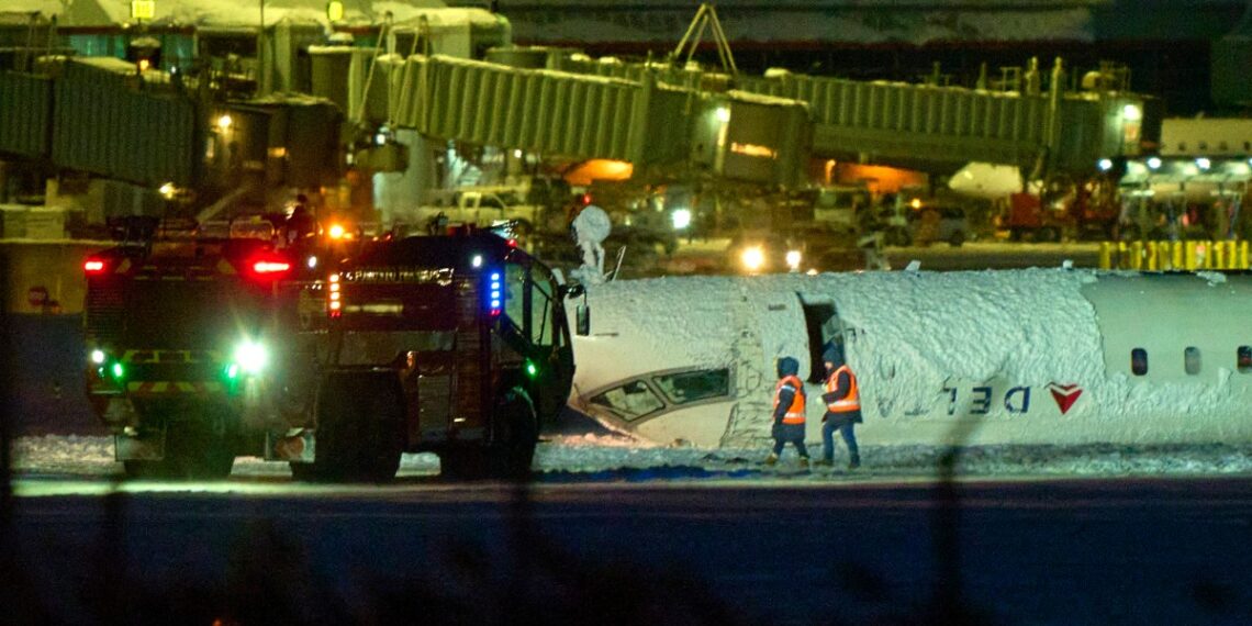 El vuelo de Delta Airlines de Minneapolis a Toronto dejó 18 heridos. (Photo by Geoff Robins / AFP)