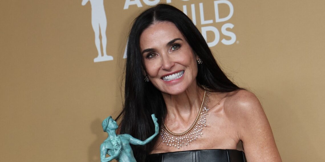 Demi Moore sigue en su carrera al Oscar por su trabajo en 'La sustancia'. (Photo by VALERIE MACON / AFP)