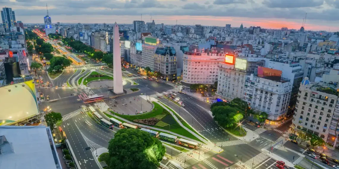 La capital argentina está padeciendo el incremento en los precios y queda en una posición desventajosa contra las otras grandes metrópolis de América Latina. (Pexels)