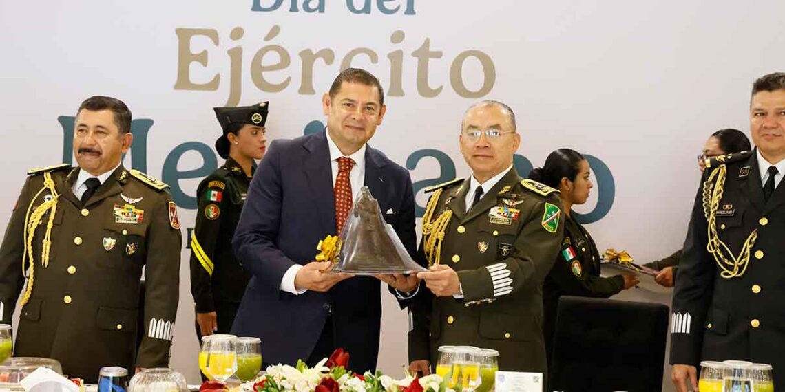 Celebración del Día del Ejército Mexicano en Puebla: Reconocimiento y honorabilidad