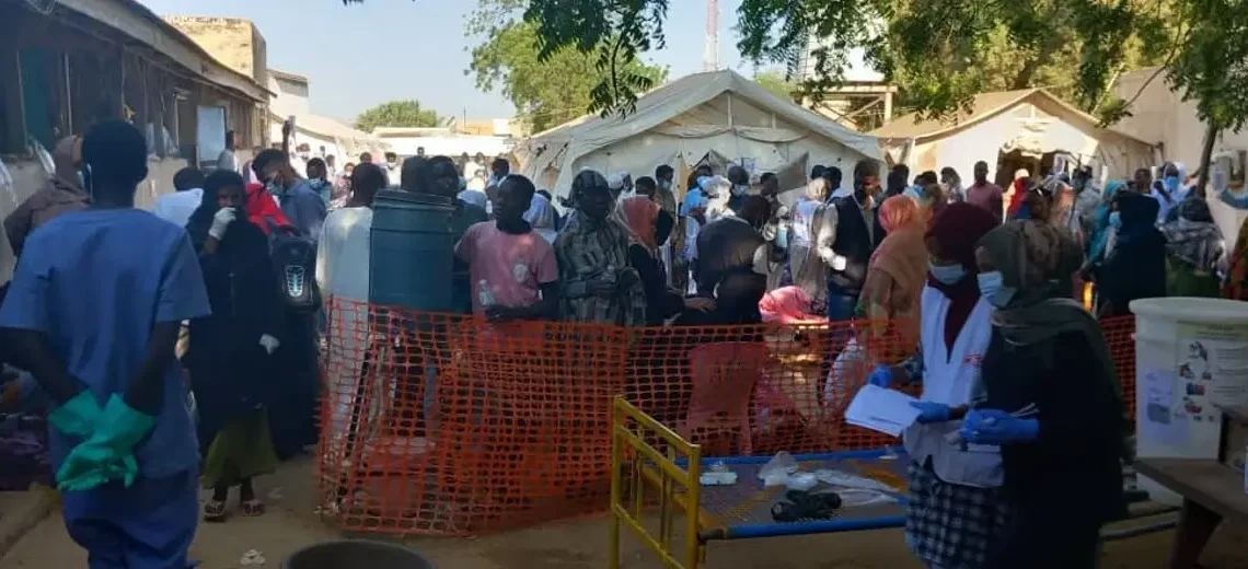 El aumento de pacientes ha sobrepasado la capacidad del centro de tratamiento del cólera construido por MSF en el Hospital de Kosti. (Especial / MSF)