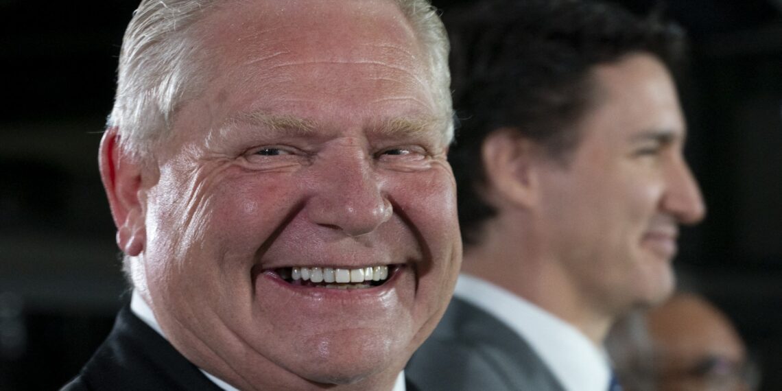 'Haré lo que sea, incluso cortarles la energía, con una sonrisa en la cara', declaró Doug Ford. (Photo by Peter POWER / AFP)