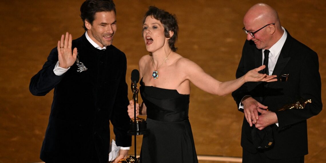 Clement Ducol, Camille y Jacques Audiard. (Photo by Patrick T. Fallon / AFP)