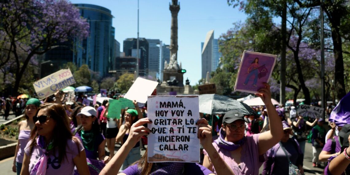 Las mexicanas enfrentan una ruda realidad. (Photo by Silvana Flores / AFP)