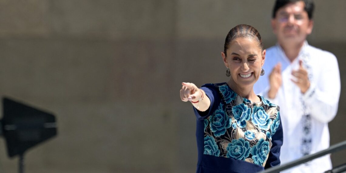 Claudia Sheinbaum se reunió con simpatizantes en la Plaza de la Constitución. (Photo by Alfredo ESTRELLA / AFP)