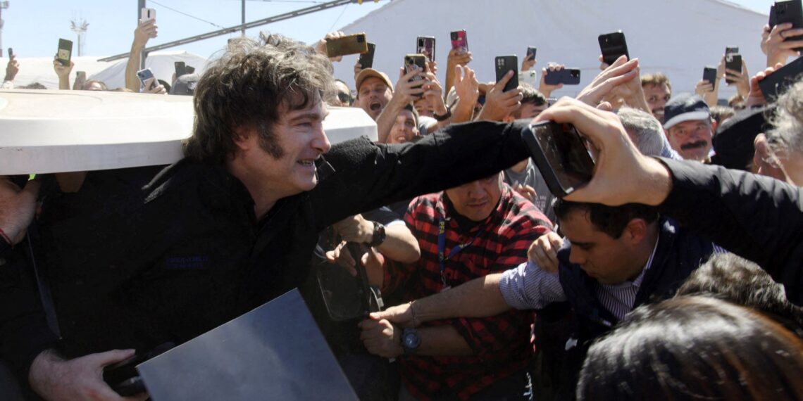 Javier Milei promovió una inversión que terminó con las inversiones de 40,000 personas. (Photo by STRINGER / AFP)