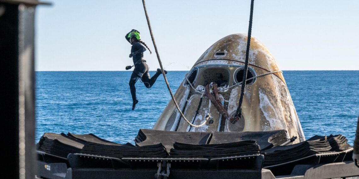 El regreso de este equipo de la NASA se realizó con éxito. (Photo by Keegan BARBER / NASA / AFP)