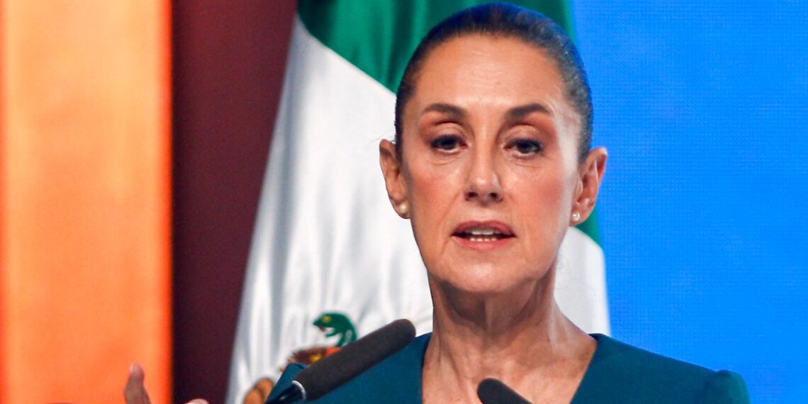 Claudia Sheinbaum justifica la visita de medios al Rancho Izaguirre que dejó inconformes a los colectivos de búsqueda. (Photo by Julio Cesar AGUILAR / AFP)