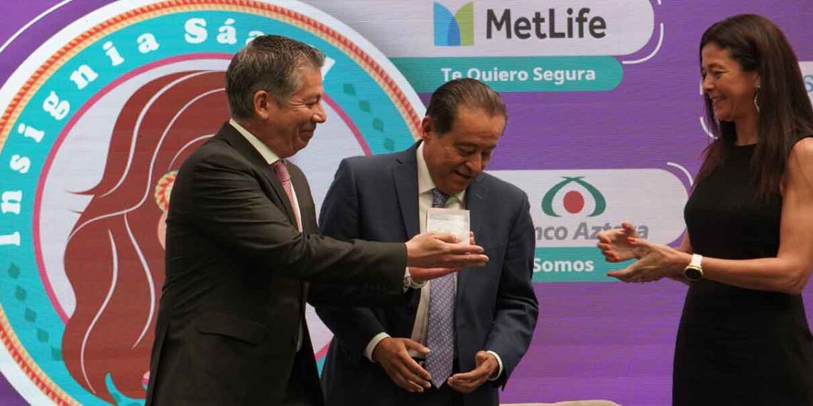 Banco Azteca recibe galardón por fomentar la inclusión financiera con "Somos"