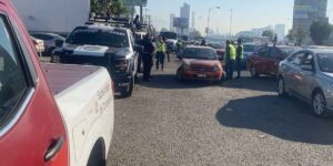 Gobierno de Puebla asegura taxis pirata y los envía al corralón