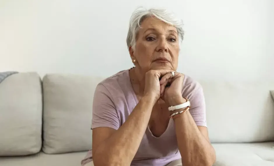 Una imagen de archivo que muestra a una mujer de unos 80 años. (Jelena Stanojkovic/iStock / Getty Images Plus)