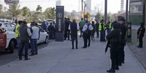 Gobierno de Puebla asegura taxis pirata y los envía al corralón