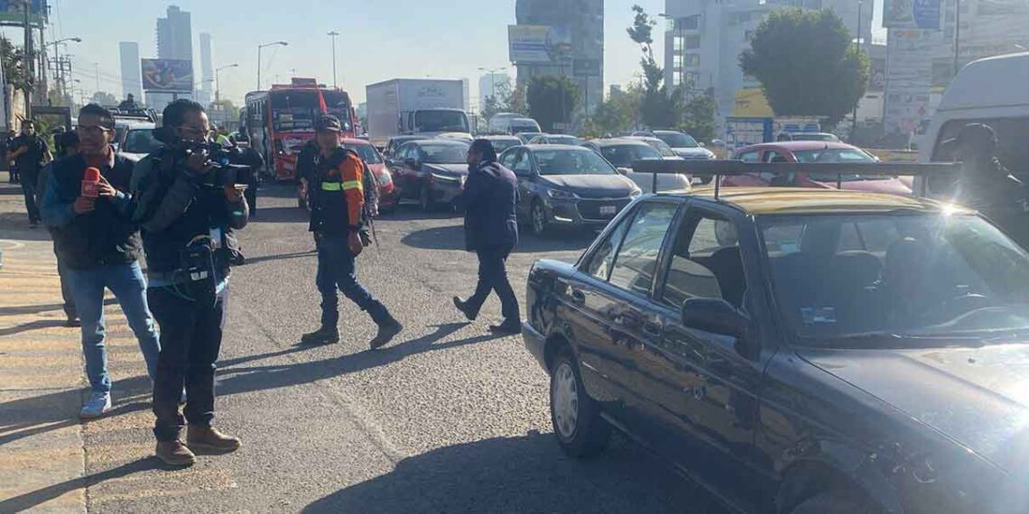 Gobierno de Puebla asegura taxis pirata y los envía al corralón