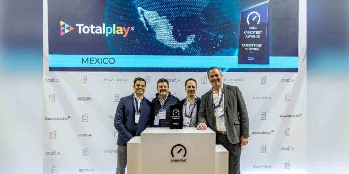 CEO de Totalplay, Eduardo Kuri, recibe premio en el MWC 2025 de Barcelona, consolidando a la empresa como la mejor