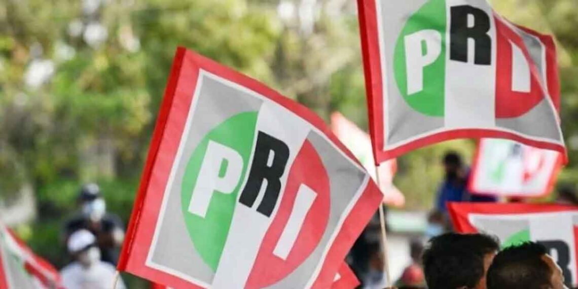 Cansados de simulaciones, 3 mil jóvenes abandonan el PRI en Puebla