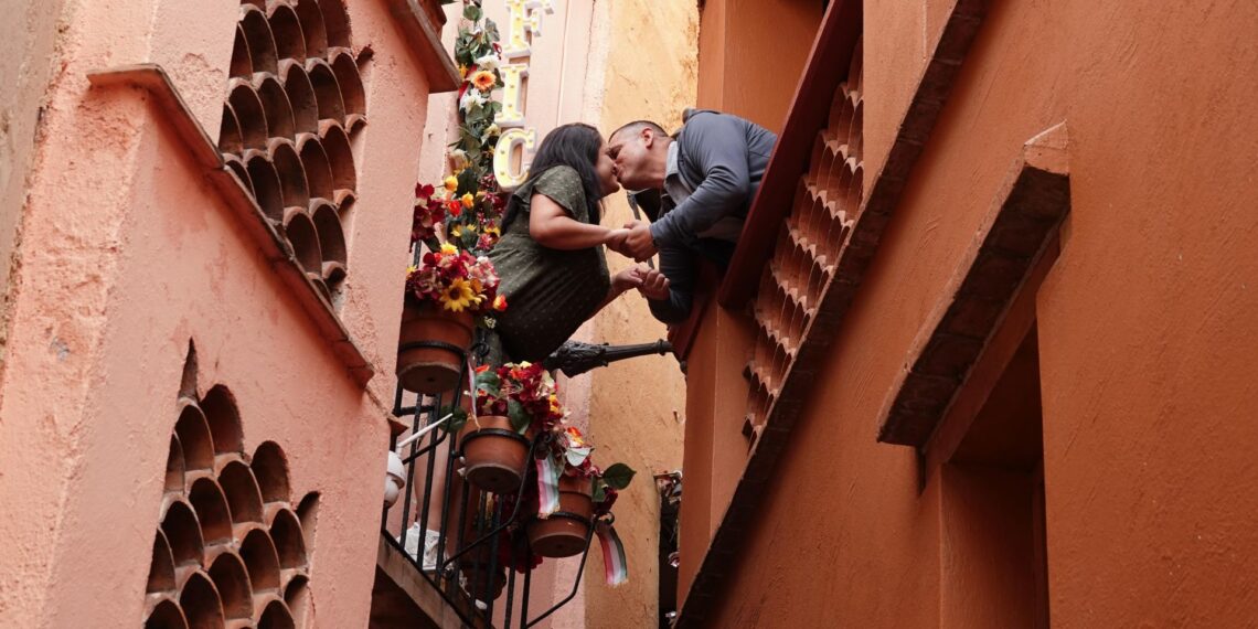 Se describe usualmente a los mexicanos como afectuosos y atentos, pero esto puede cambiar según la región.
(FOTO: GRACIELA LÓPEZ /CUARTOSCURO.COM)