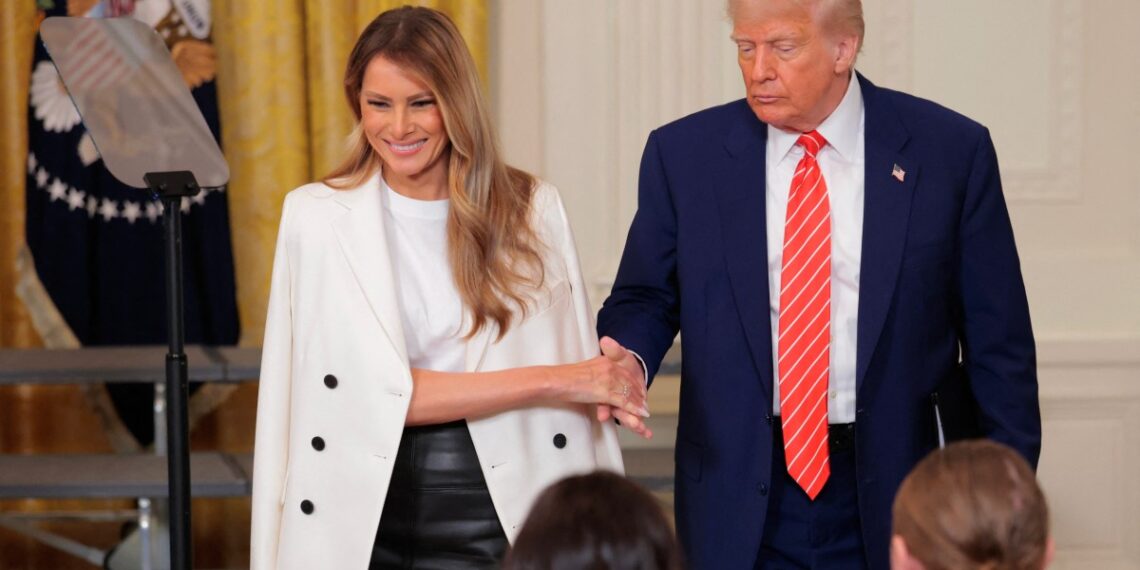Donald Trump junto a Melania Trump en un evento en la Casa Blanca el 7 de mayo de 2025. (Photo by Anna Moneymaker / GETTY IMAGES NORTH AMERICA / Getty Images via AFP)