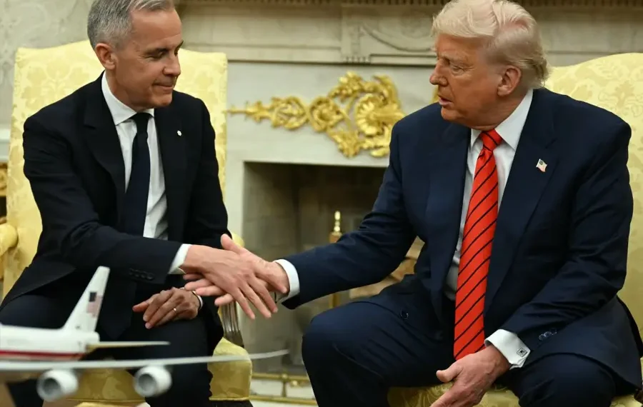 El presidente de Estados Unidos, Donald Trump, se reúne con el primer ministro canadiense, Mark Carney, en la Oficina Oval de la Casa Blanca en Washington. (AFP)