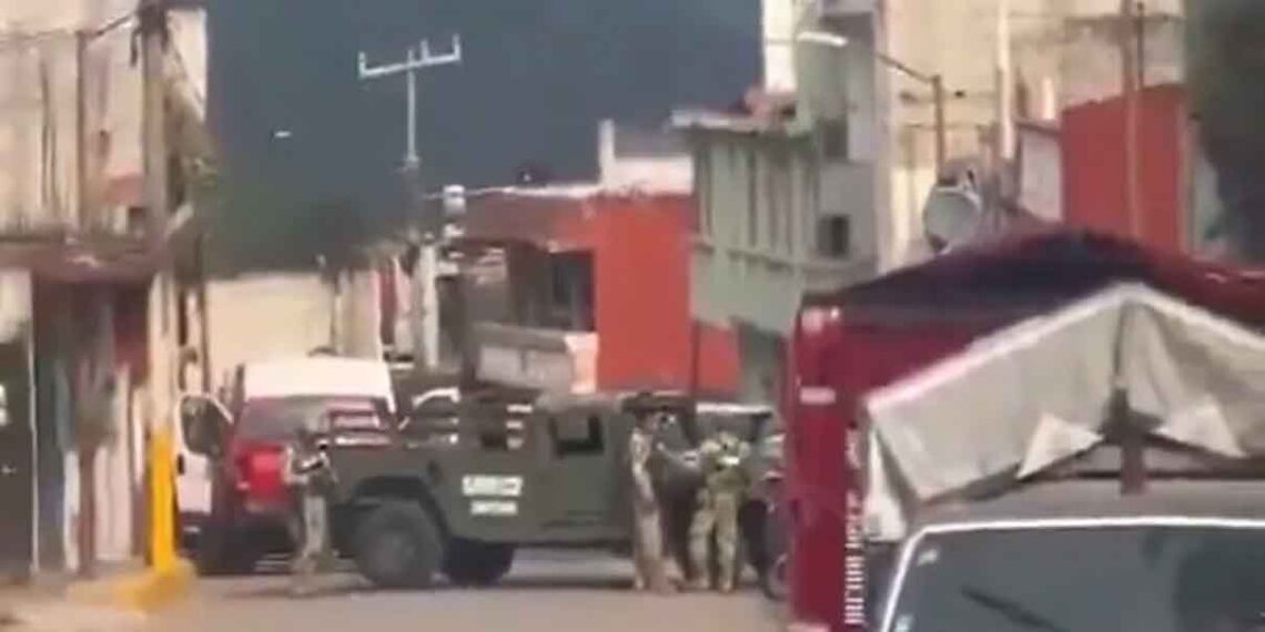 Catean casa de edil Cuautempan señalado por presunta actividad delictiva