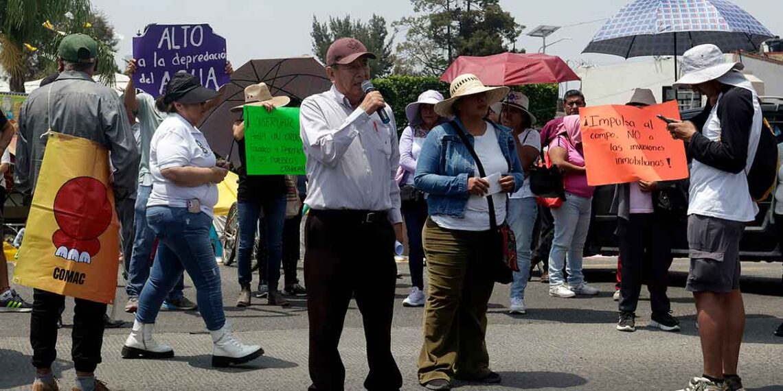 Pueblos originarios exigen freno a invasión inmobiliaria y bloquean la Federal a Atlixco