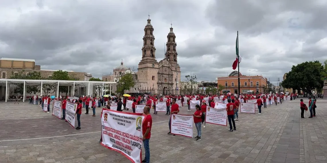 Personal médico protesta por maltrato laboral: gobierno responde