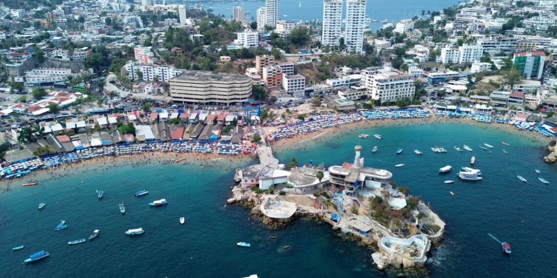 La nueva amenaza en el Pacifico podría azotar a Acapulco, Guerrero. (Photo by Francisco Robles / AFP)