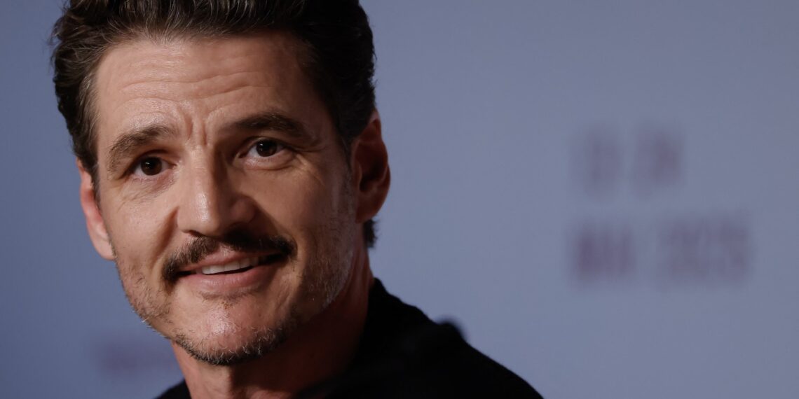 Pedro Pascal descalificó las posturas de JK Rowling contra las personas trans. (Photo by Ian LANGSDON / AFP)