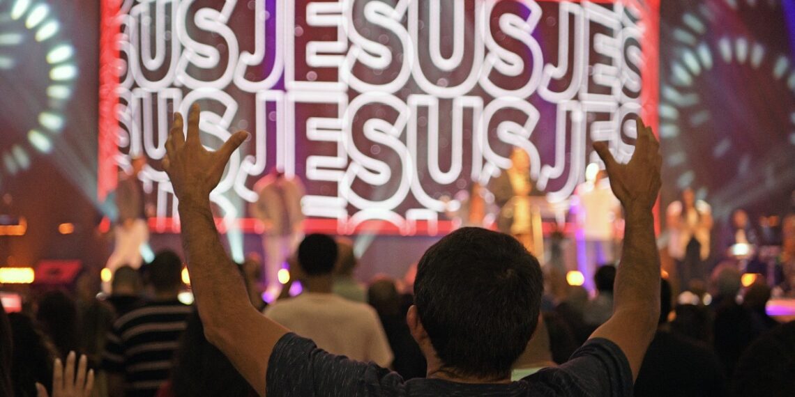 Los evangelistas ganan terreno en Brasil en la fe.(Photo by CARL DE SOUZA / AFP)