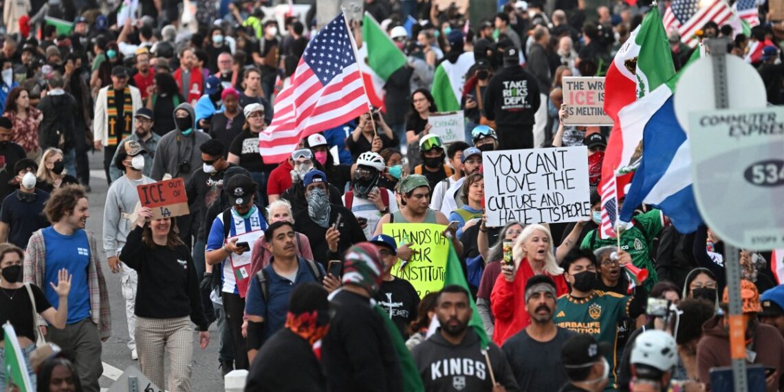 Las manifestaciones se llevarán a cabo a más de 50 ciudades. (Photo by Robyn Beck / AFP)