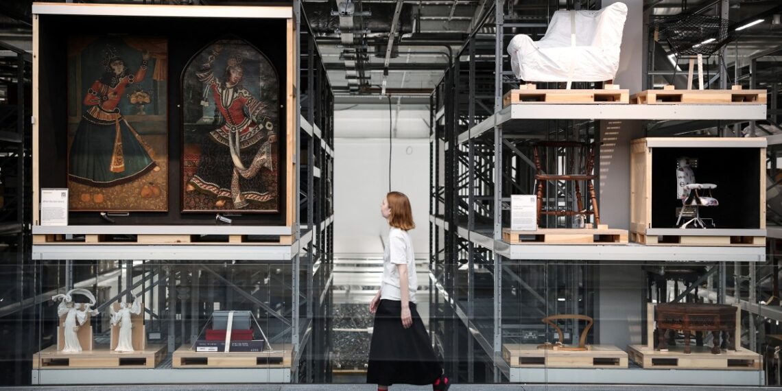 Museo Victoria y Alberto de Londres presenta una experiencia distinta. (Photo by HENRY NICHOLLS / AFP)