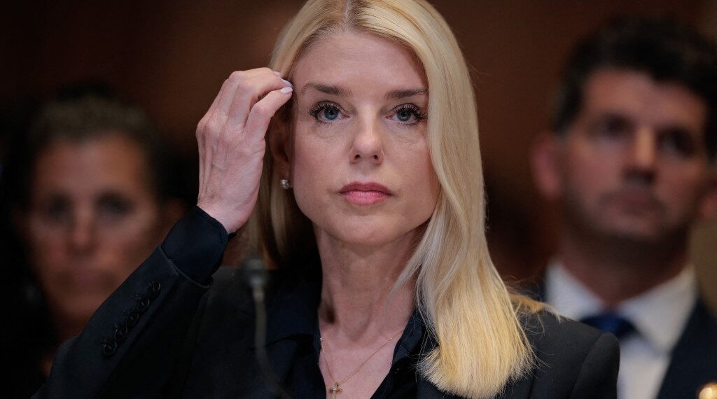 La fiscal general, Pam Bondi, lanzó declaraciones contra países que podrían representar una amenaza para Estados Unidos. (Photo by CHIP SOMODEVILLA / GETTY IMAGES NORTH AMERICA / Getty Images via AFP)