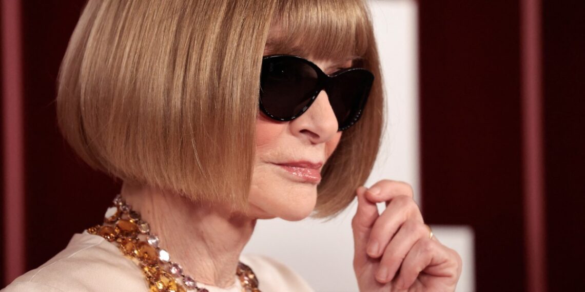 Anna Wintour, la legendaria editora en jefe de Vogue, deja la posición tras casi 40 años al frente de 'la biblia de la moda'. (Photo by kena betancur / AFP)