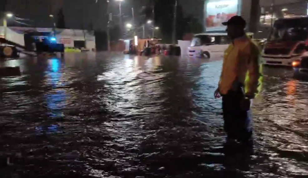 Inundaciones y miles de incidentes enloquecieron a los ciudadanos del Valle de México y Toluca. (Especial)
