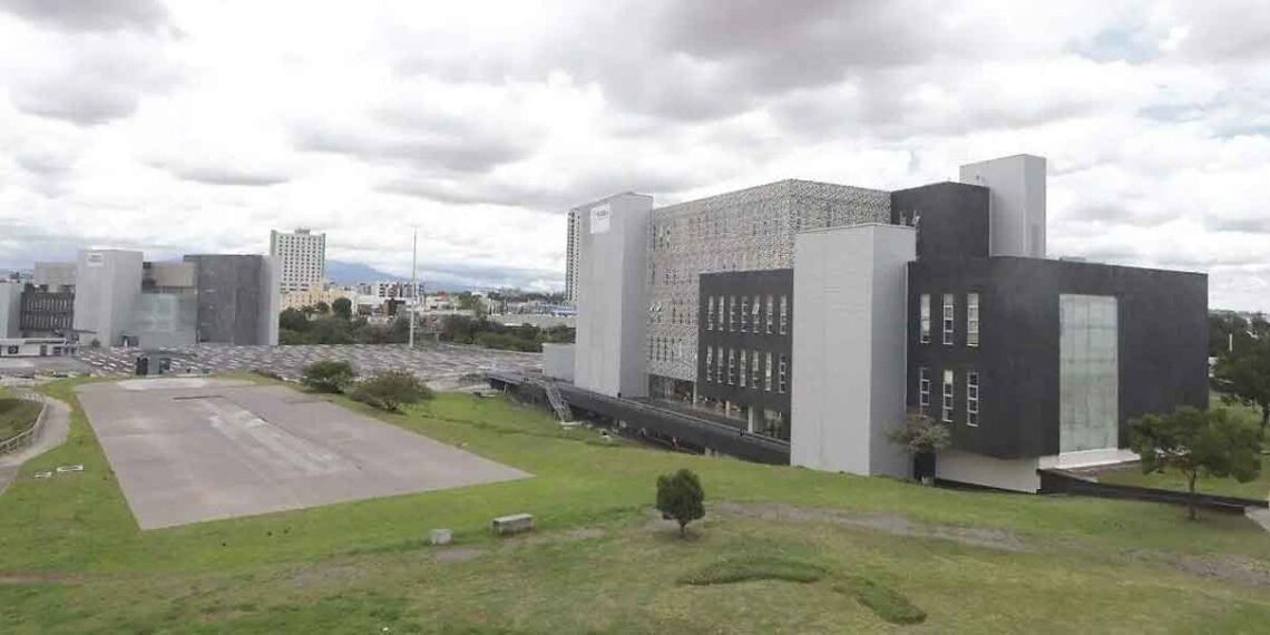 Se cae subasta de propiedades incautadas a red de corrupción en Puebla