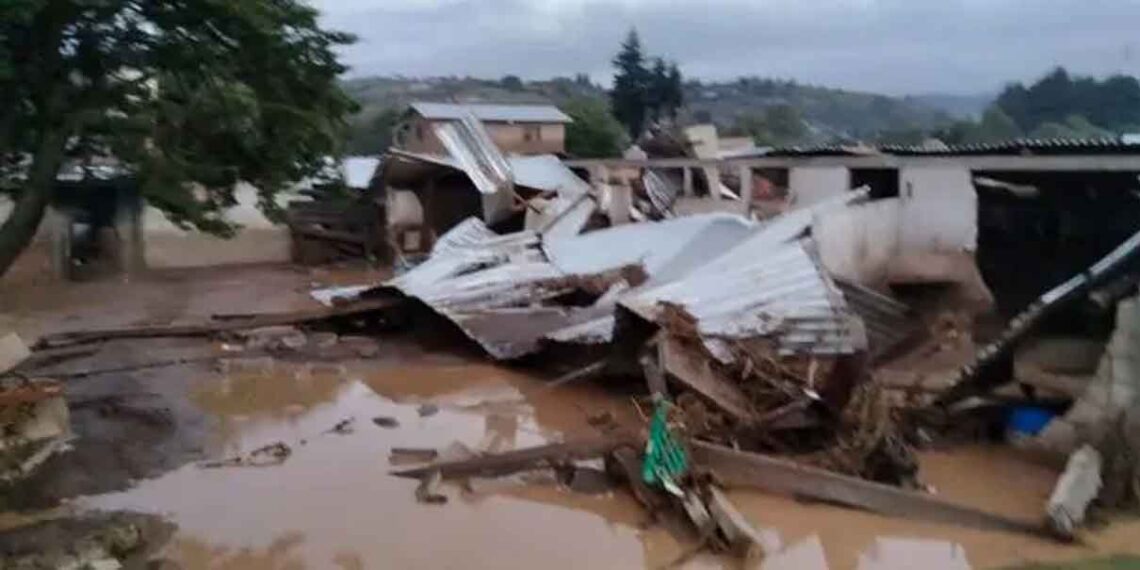 Gobierno estatal atiende daños por lluvias en Chignahuapan e Izúcar