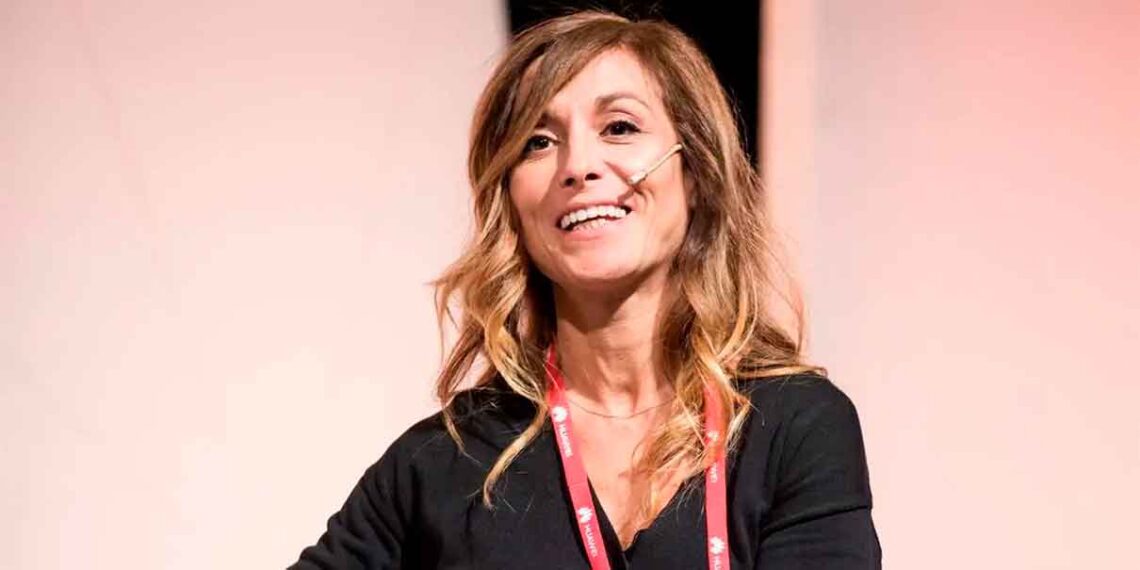 Elena Alti recibe galardón por impulsar liderazgo femenino en Grupo Salinas