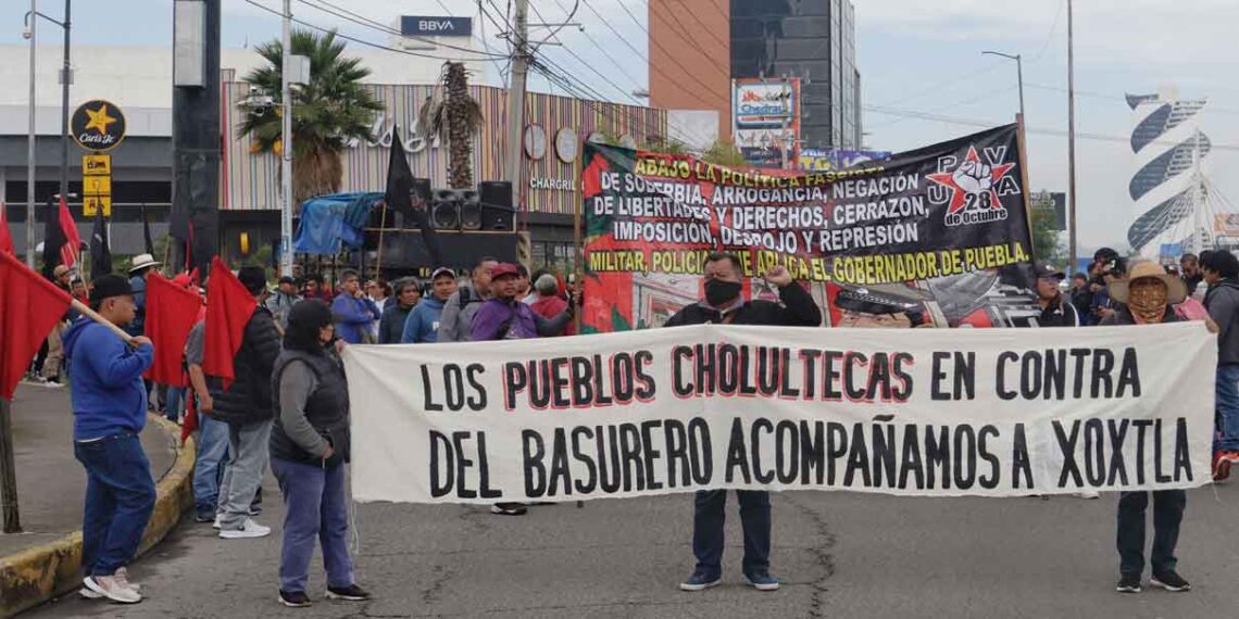Protesta de la 28 de Octubre bloquea la Vía Atlixcáyotl y genera caos vial en Puebla
