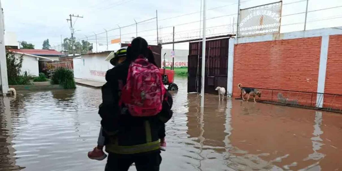 Tormenta tropical Erick obliga a cancelar clases en la Sierra Negra de Puebla