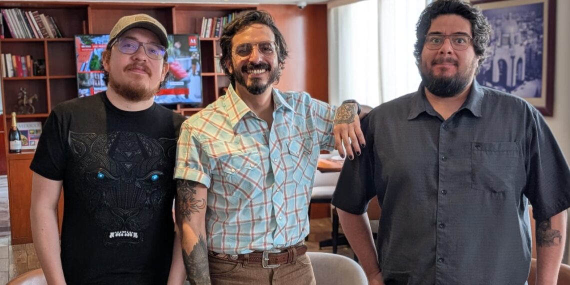 (Izq-Der) Eduardo "Lolo" Espinosa, José Antonio Badía y Mario "El Borre" Capistrán han desarrollado un contenido único en el mundo de habla hispana con Leyendas Legendarias. (Luis Baylón - Pixel 9)
