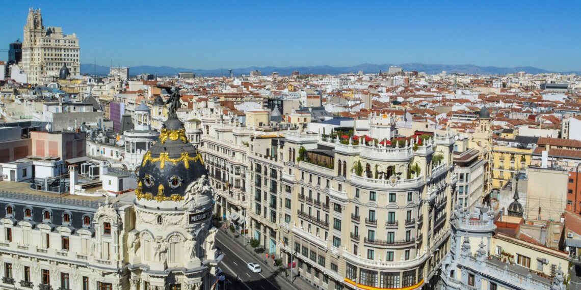 España busca frenar los problemas de vivienda limitando los departamentos turísticos en el país. (Pexels)