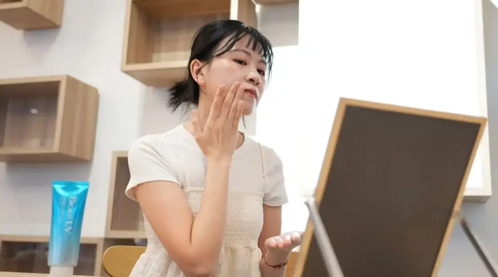 Esta foto muestra a una modelo de Kao, la principal empresa química y cosmética japonesa. (AFP)