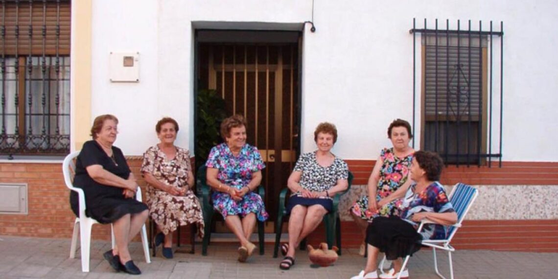 "Tomar el fresco" es una práctica social que ocurre en las tardes y noches veraniegas. (Especial)