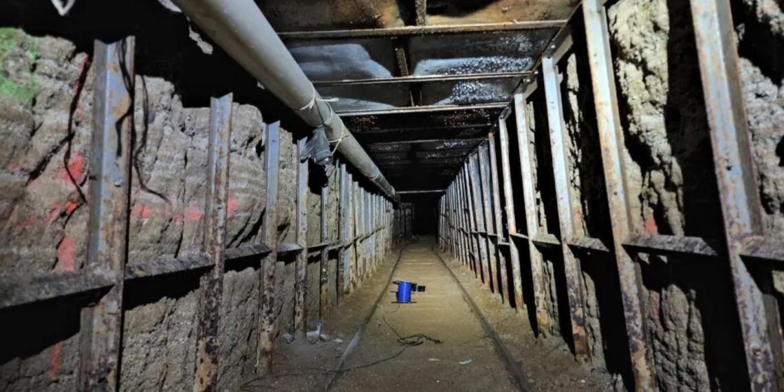 El túnel conectaba la colonia Nueva Tijuana, en la frontera mexicana, con un punto cercano a la ciudad de San Diego, California. (Sedena)