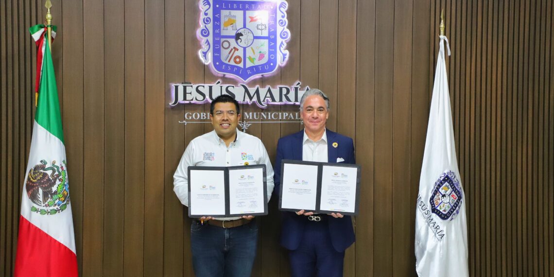 Jesús María y Orquesta Esperanza Azteca firman convenio