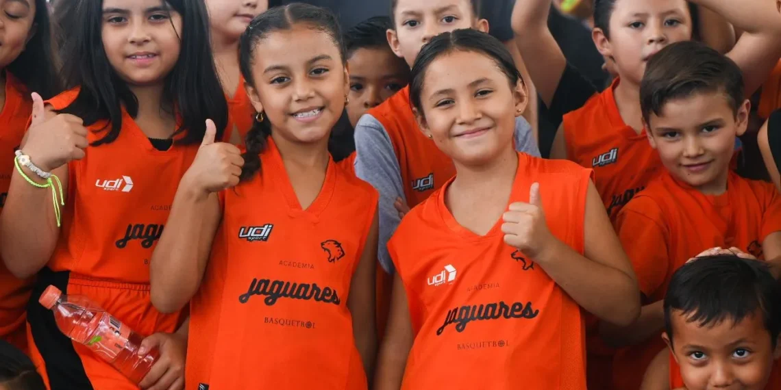 Entregan uniformes a atletas de la Copa Aguascalientes