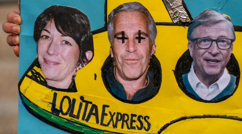 Ghislaine Maxwell y Jeffrey Epstein fueron perseguidos por abuso de menores en la corte. (Photo by David Dee Delgado / GETTY IMAGES NORTH AMERICA / Getty Images via AFP)