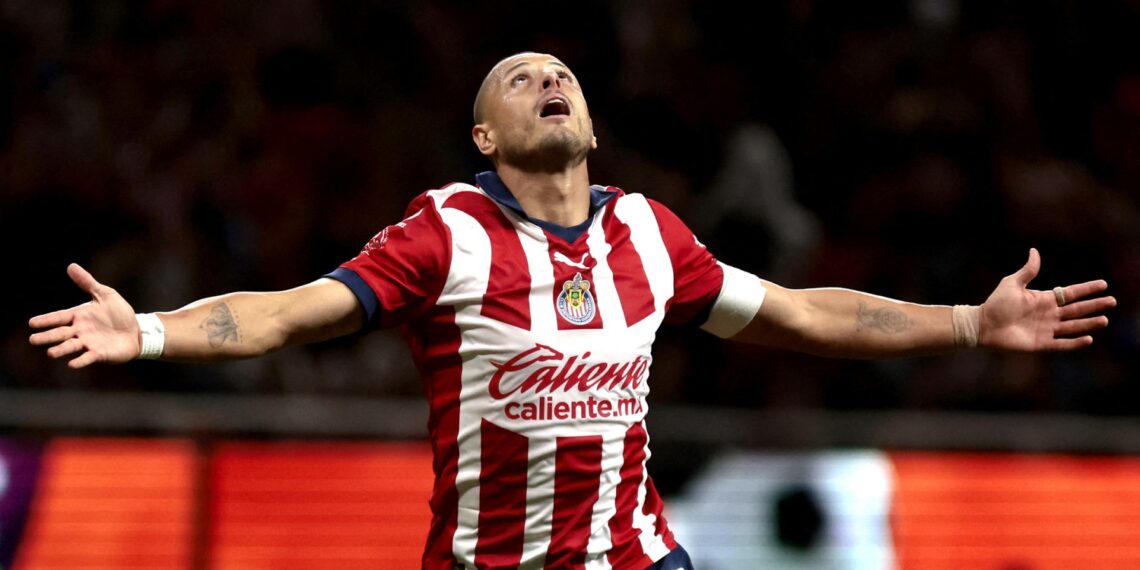 Javier Hernández tuvo un serio encontronazo con la opinión pública tras sus controversiales declaraciones. (Photo by ULISES RUIZ / AFP)